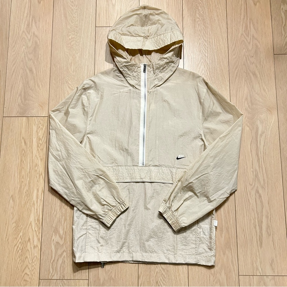NWT Nike Air Sportswear Beige Hooded 1/2 Zip Pullover Windbreaker Coat Small